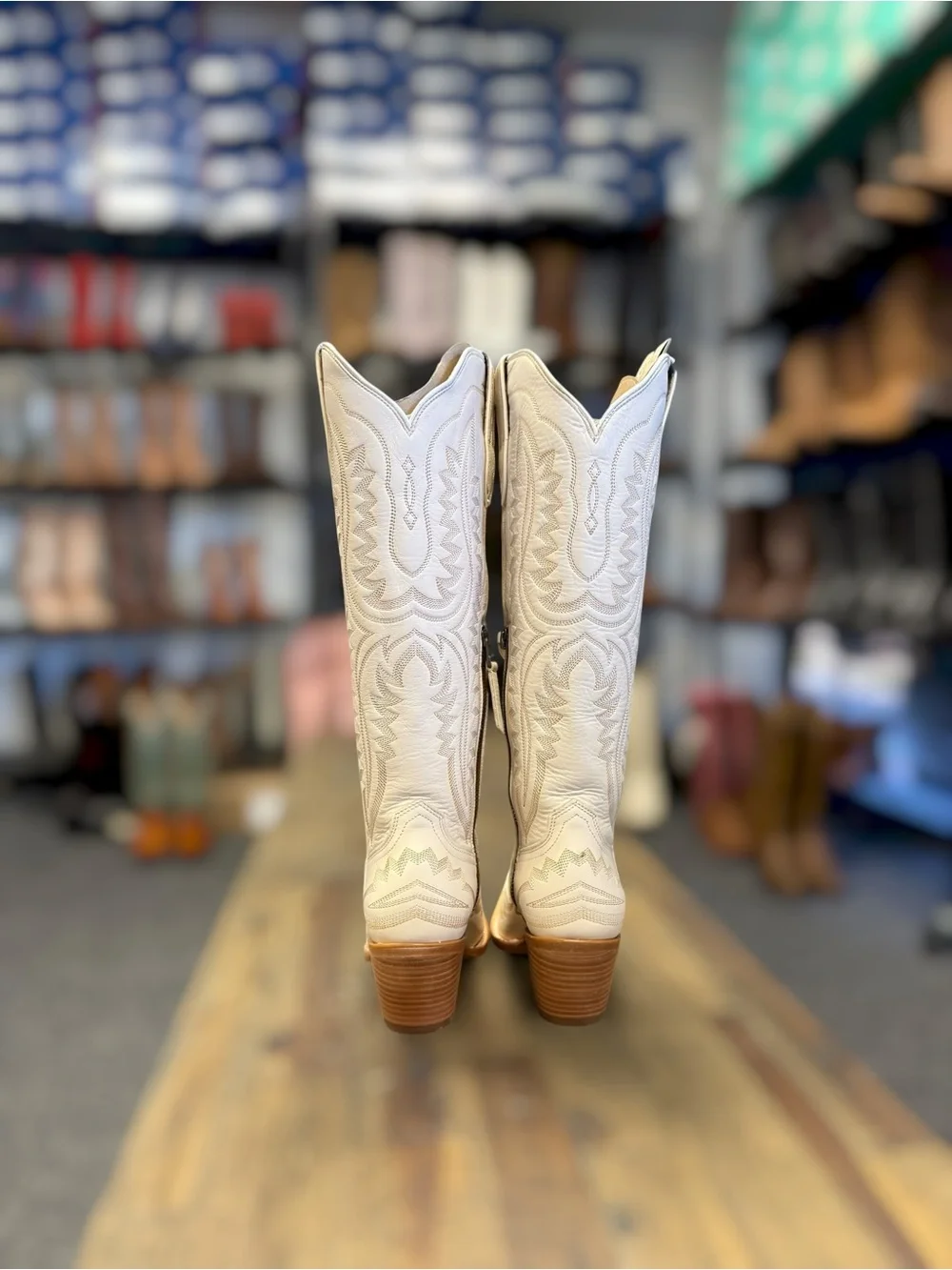 ARIAT WOMEN'S CASANOVA WESTERN
BOOTS - SNIP TOE VINTAGE BLANCO FESTIVAL BOOT 7 - Picture 3 of 10